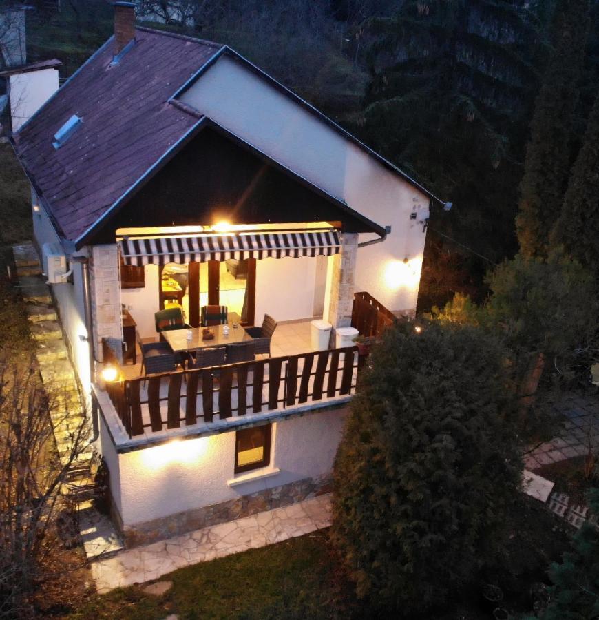 Egig Ero Fa Vendeghaz Vakantiehuis Nograd